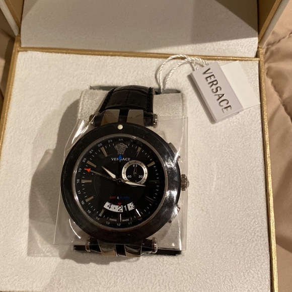 BRAND NEW NEVER WORN WITH TAGS Versace watch - Picture 2 of 4